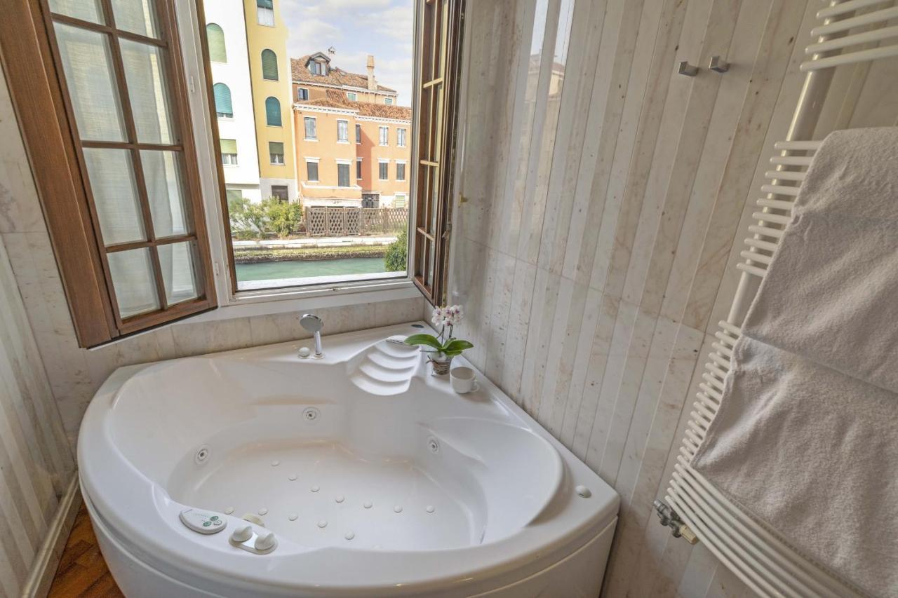 Tolentini Canal View & Terrace By Wonderful Italy Venedik Dış mekan fotoğraf